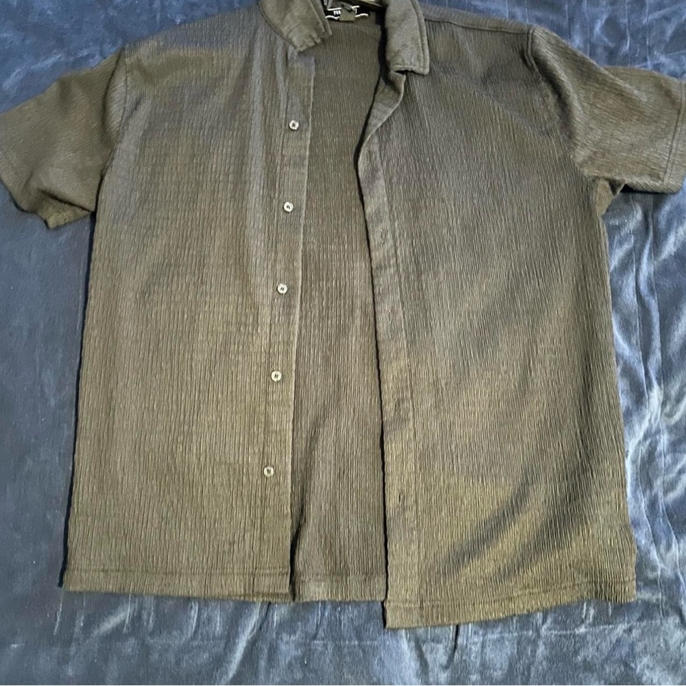Textured Blavk Button-Up Shirt